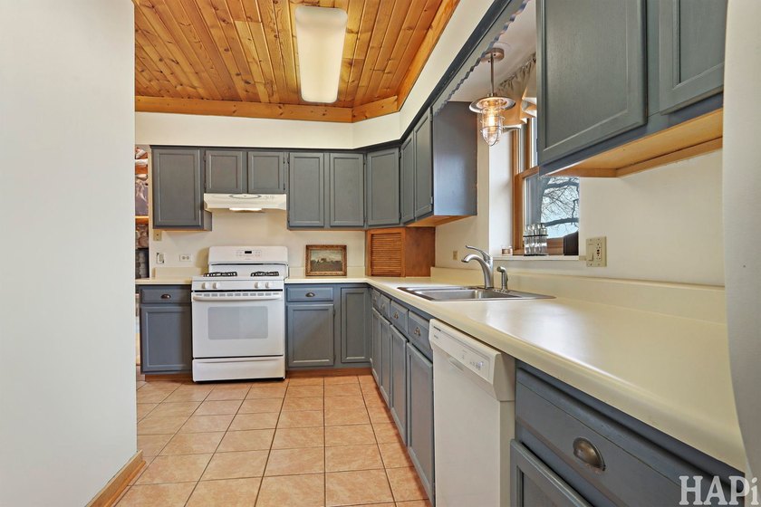 Welcome to this beautiful waterfront log home tucked away on a - photo 6