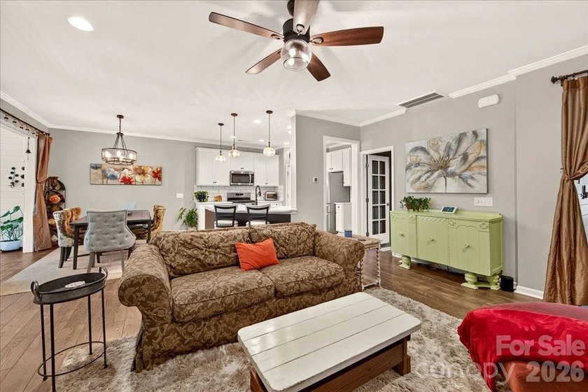 **Welcome home to this beautifully updated townhome in Fort - photo 7