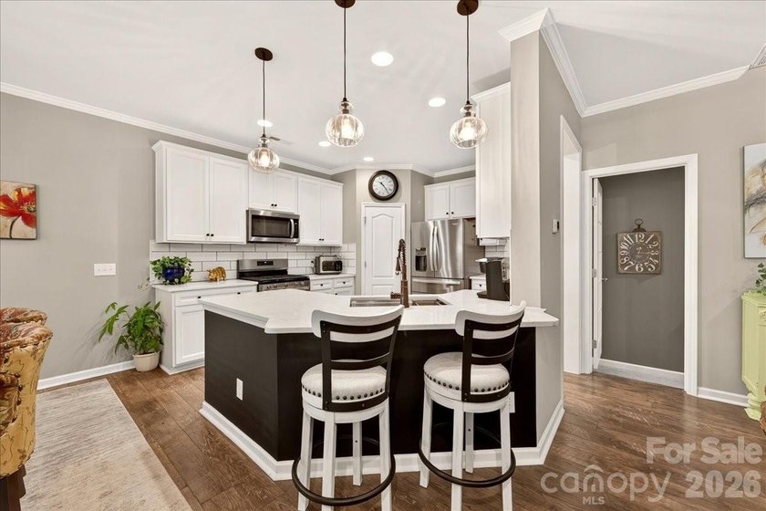 **Welcome home to this beautifully updated townhome in Fort - photo 8