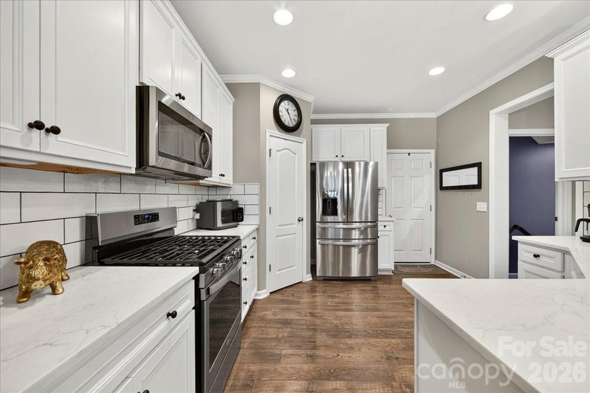 **Welcome home to this beautifully updated townhome in Fort - photo 10