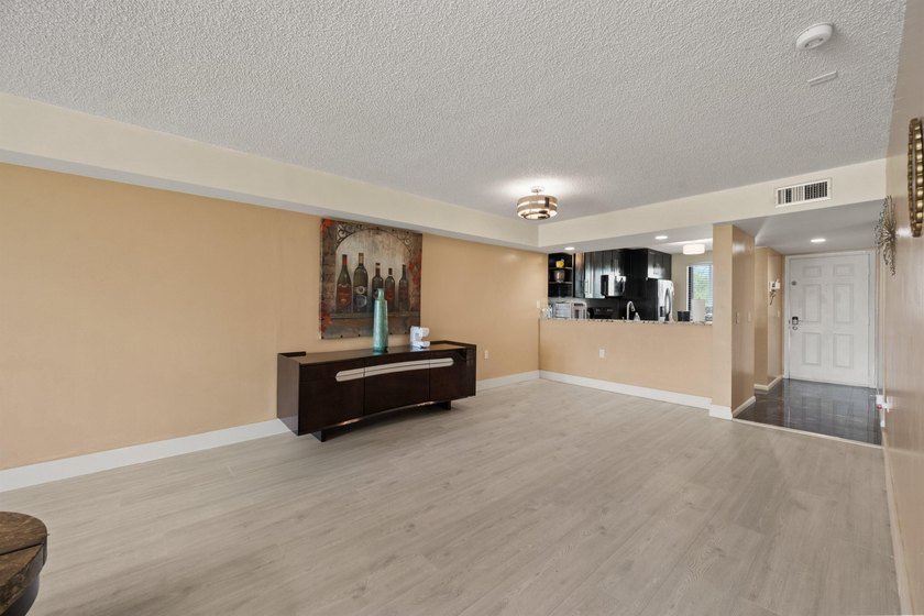 Great for investors rent right away with no waiting period - photo 8