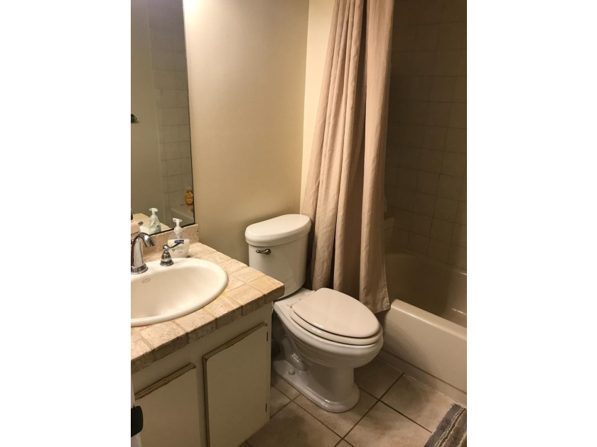 Beautiful 2/2 condo with 1,128 sqft, vaulted ceilings, ceramic - photo 14