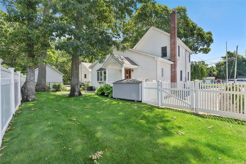 Move right into this beautifully maintained 3 bedroom 2 full - photo 15