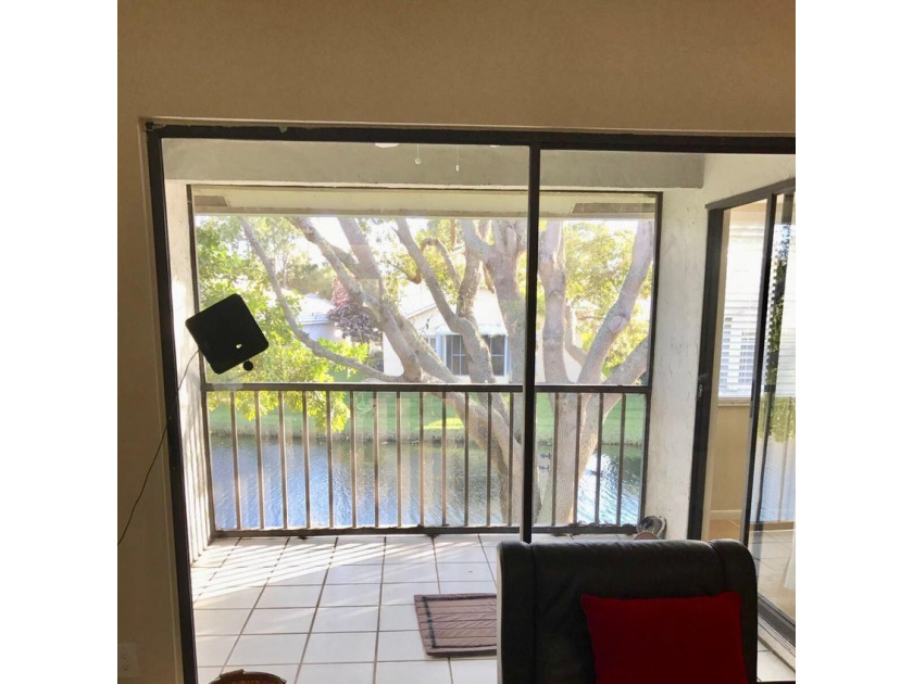 Beautiful 2/2 condo with 1,128 sqft, vaulted ceilings, ceramic - photo 16