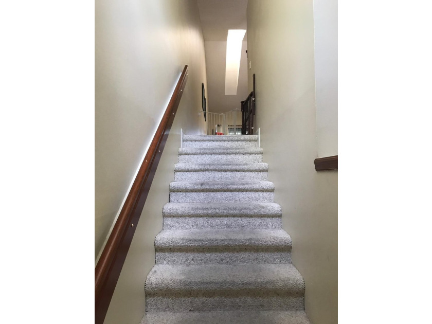 Beautiful 2/2 condo with 1,128 sqft, vaulted ceilings, ceramic - photo 18
