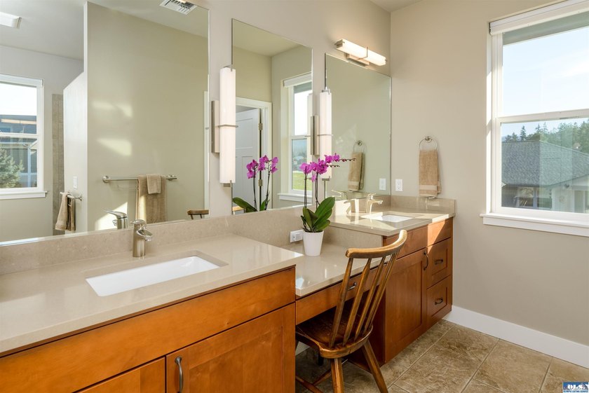 Absolutely stunning single level home in one of Sequim's best - photo 33