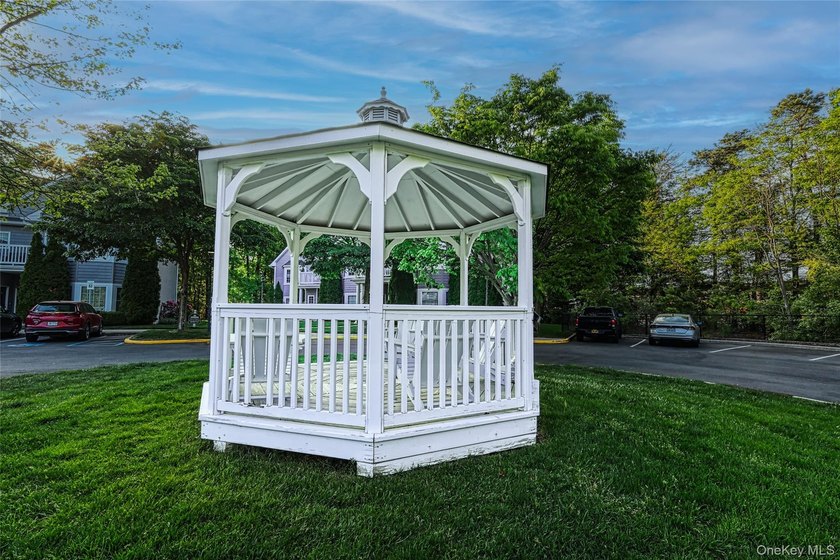 Welcome to Oak Street Commons - a highly sought-after community - photo 4