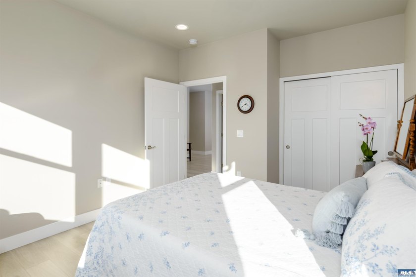 Absolutely stunning single level home in one of Sequim's best - photo 38