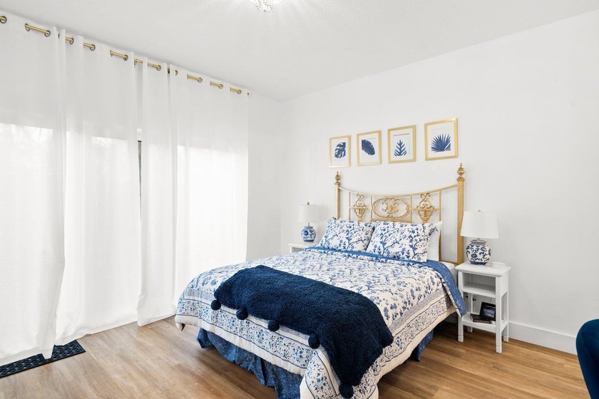 Welcome to your GORGEOUS coastal beach retreat! This elegant - photo 7