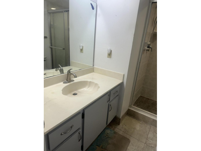 Welcome to this bright 2-bedroom, 2-bathroom condominium nestled - photo 7