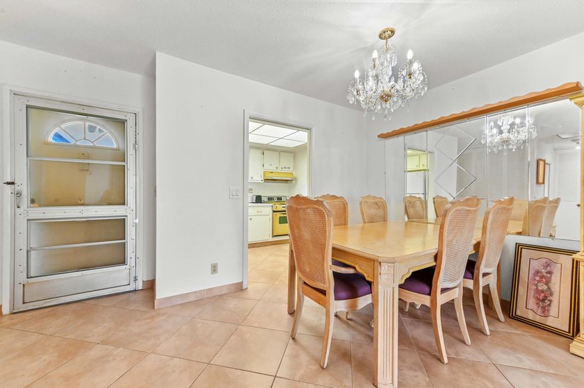 Welcome to Cresthaven Villas, a well-maintained 55+ community - photo 3