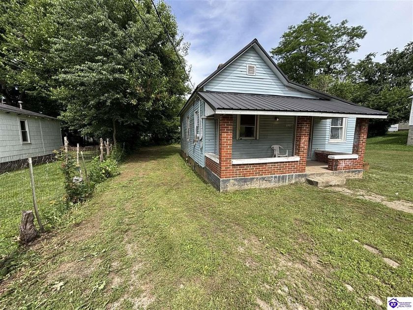 INVESTORS!!! Two bedroom and one bathroom. Needs some work. This - photo 2