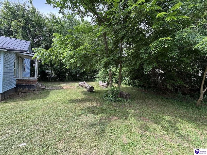INVESTORS!!! Two bedroom and one bathroom. Needs some work. This - photo 4