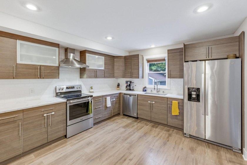Exceptional 3BR, 2.5BA home built in 2020, offering the perfect - photo 16