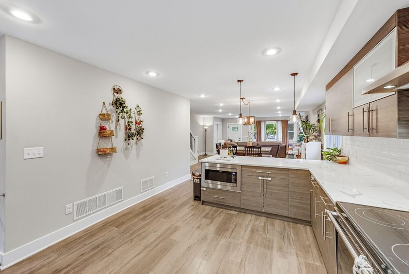 Exceptional 3BR, 2.5BA home built in 2020, offering the perfect - photo 17