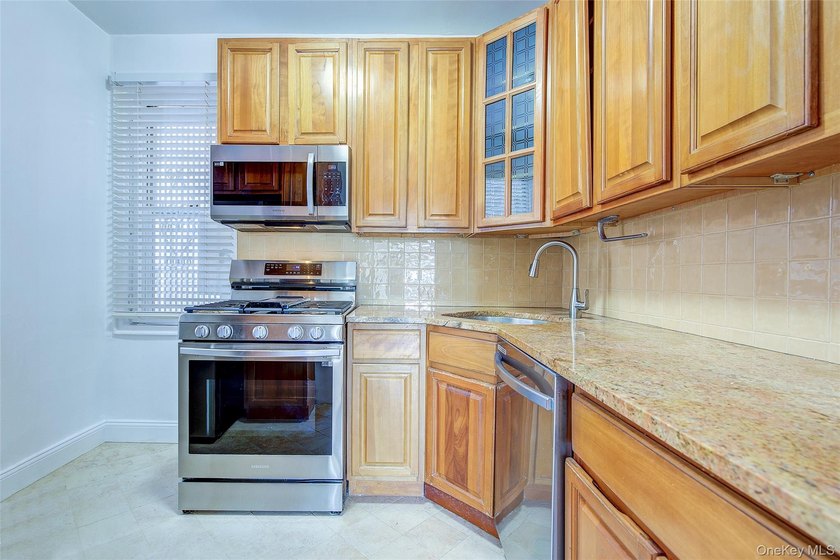 FOREST HILLS SOUTH - The Prewar Gem of Forest Hills. Welcome to - photo 17