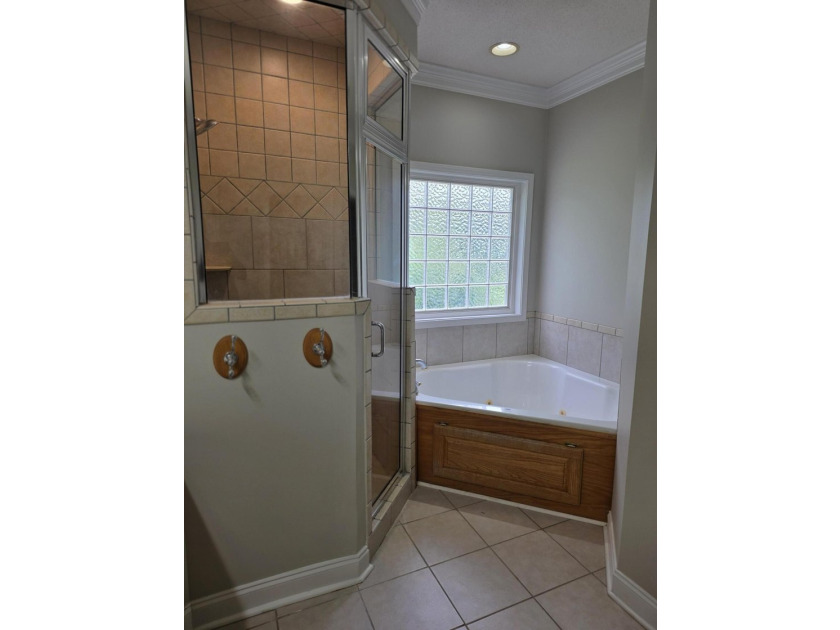 Superb four-bedroom, three-and-a-half-bathroom Beach Forest - photo 19