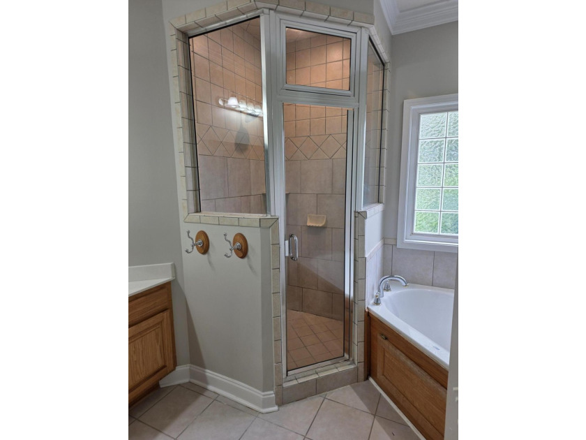 Superb four-bedroom, three-and-a-half-bathroom Beach Forest - photo 20