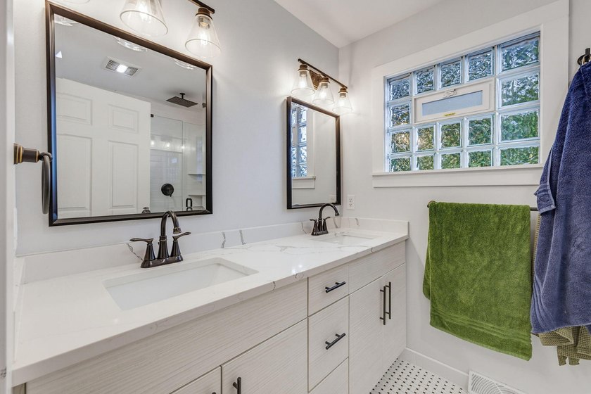Exceptional 3BR, 2.5BA home built in 2020, offering the perfect - photo 25