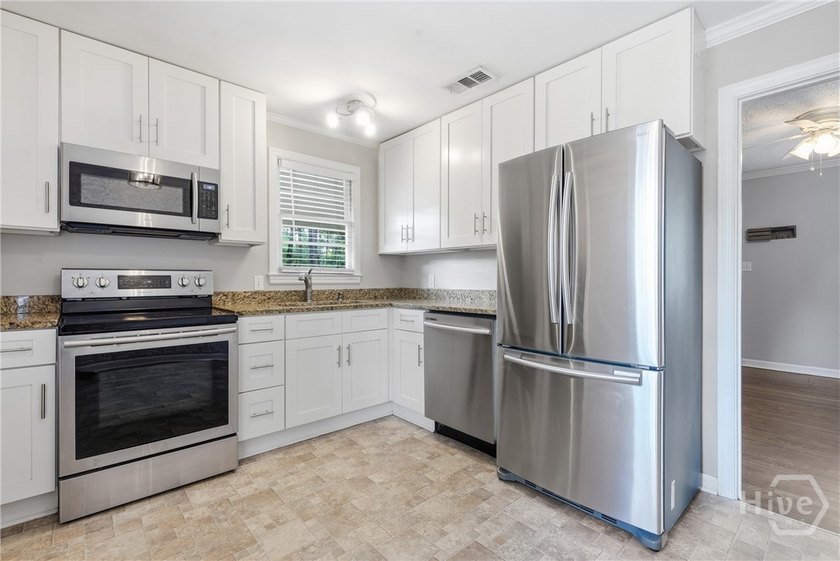 Welcome home to this charming 3-bedroom, 1.5-bath home nestled - photo 11