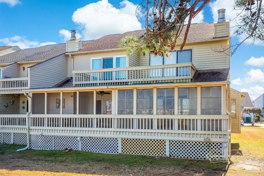 Fully renovated, move-in-ready home with breathtaking - photo 2