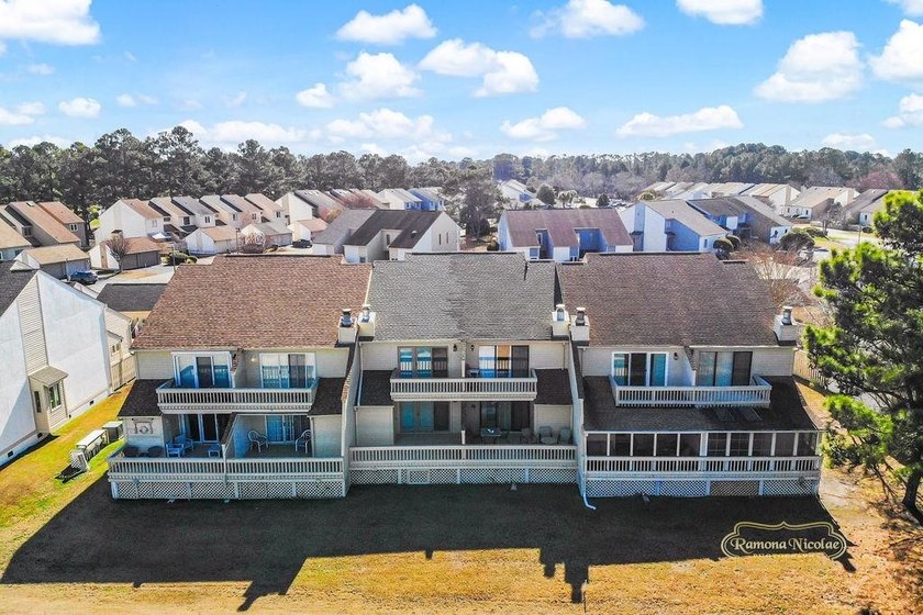 Fully renovated, move-in-ready home with breathtaking - photo 3