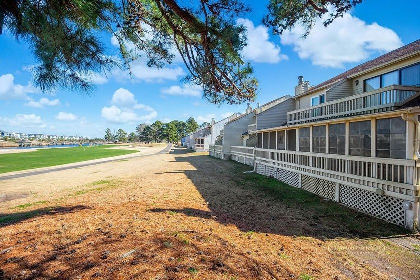 Fully renovated, move-in-ready home with breathtaking - photo 4
