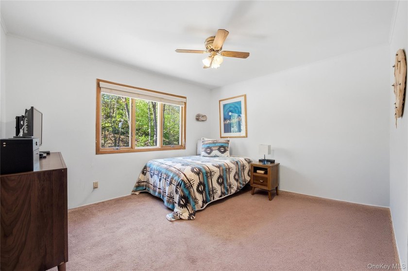 Welcome to this beautifully maintained 4 bedroom, 2.5-bath - photo 24