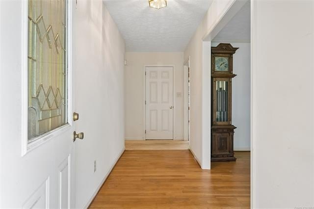 Welcome home to this charming all-brick ranch in the desirable - photo 4
