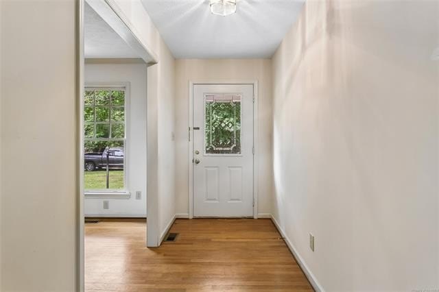 Welcome home to this charming all-brick ranch in the desirable - photo 5