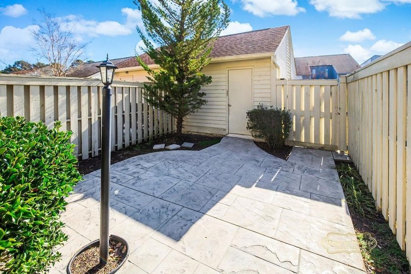 Fully renovated, move-in-ready home with breathtaking - photo 6
