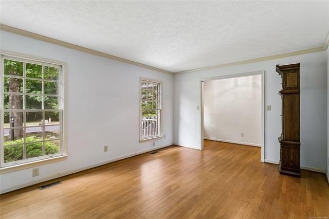 Welcome home to this charming all-brick ranch in the desirable - photo 7