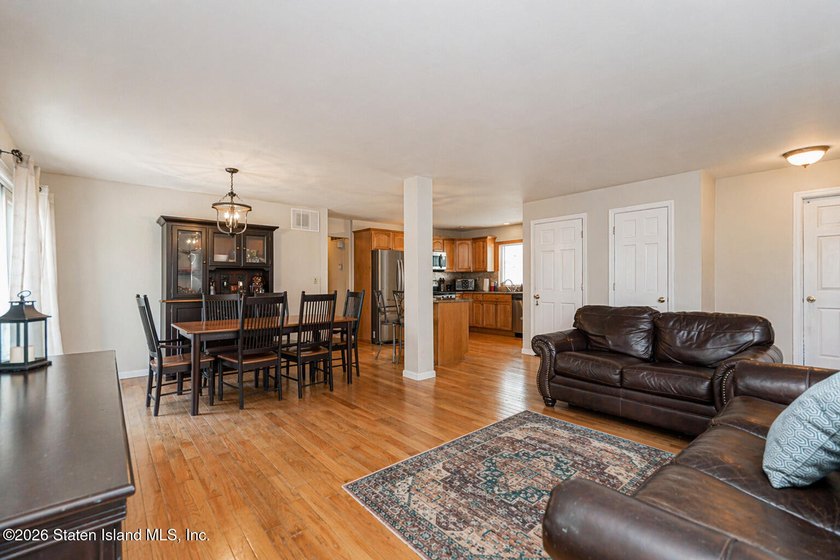 2 Family 6 Over 6 Detached Home is Set up like a 3 Bedroom Ranch - photo 8