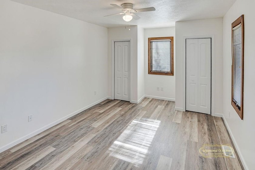 Fully renovated, move-in-ready home with breathtaking - photo 10