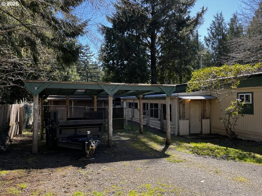 Situated on a desirable corner lot, this 0.15-acre property - photo 2