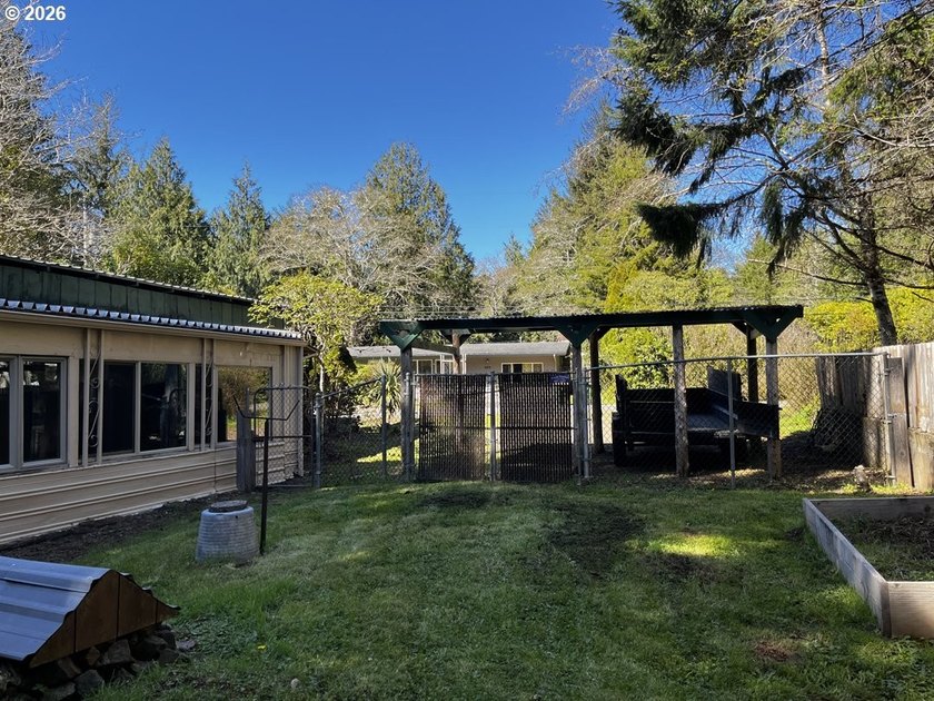 Situated on a desirable corner lot, this 0.15-acre property - photo 8