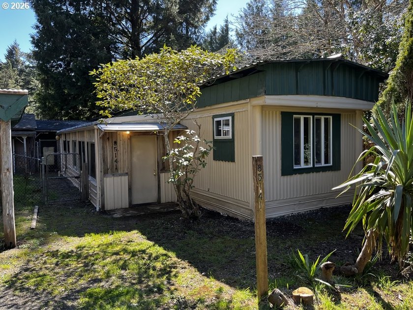 Situated on a desirable corner lot, this 0.15-acre property - photo 9