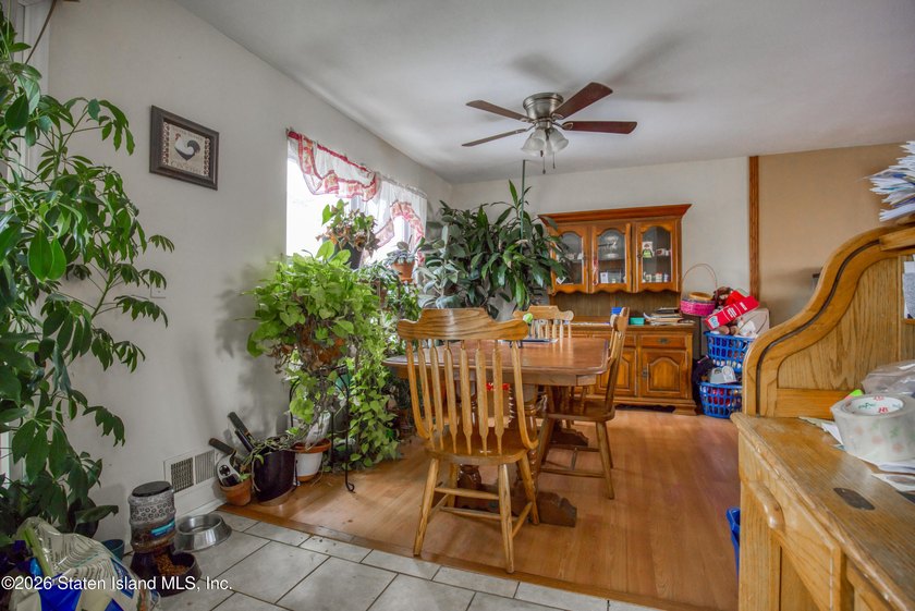 One family end unit townhouse consisting of three bedrooms - photo 8