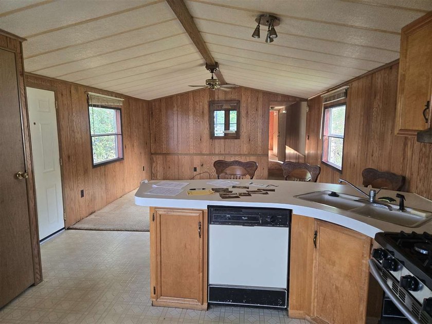 It's all about the great view of Lake Charlevoix! Nice spacious - photo 11