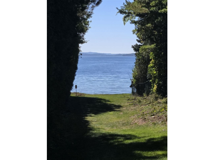 It's all about the great view of Lake Charlevoix! Nice spacious - photo 15