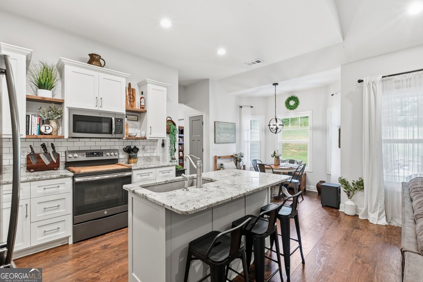 WELCOME HOME TO CHIMNEY LAKE - ADORABLE CRAFTSMAN RANCH ON OVER - photo 8