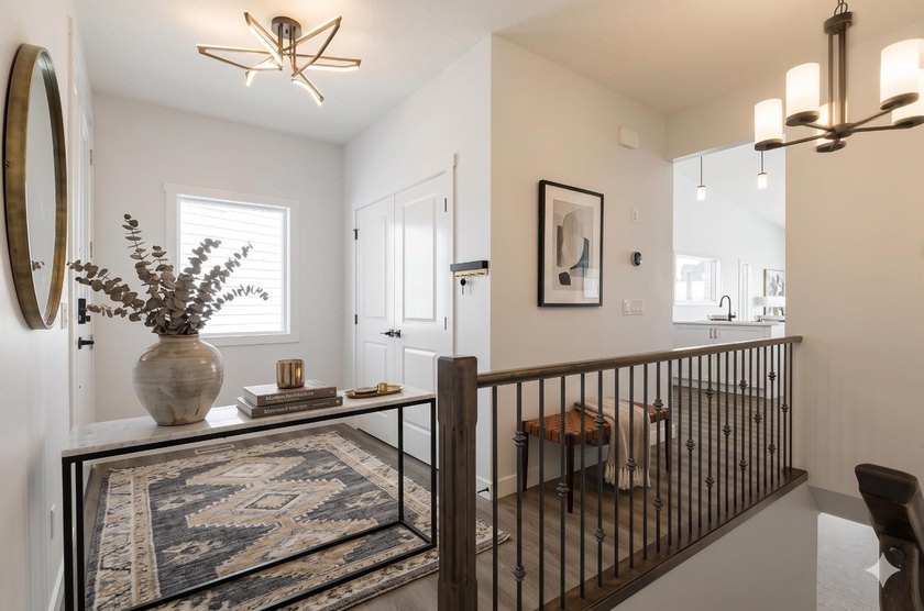 Welcome to this exceptional bungalow offering over 2,500 sq. ft - photo 2