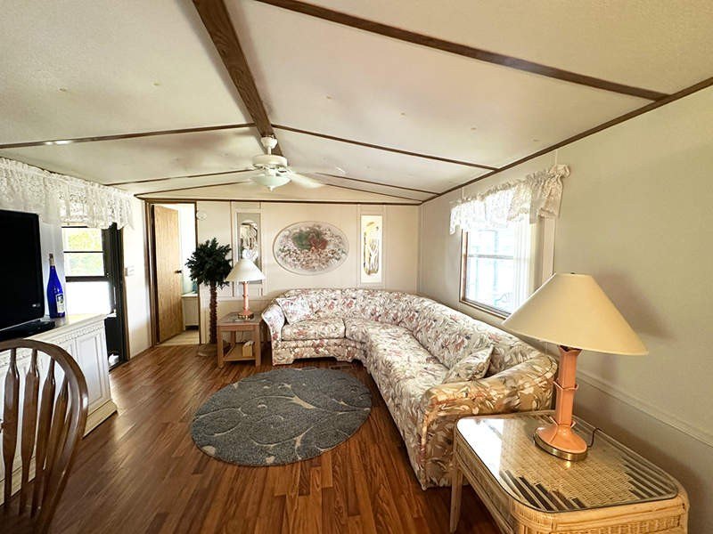 This charming 1384 square feet manufactured home in Bonita Terra - photo 3