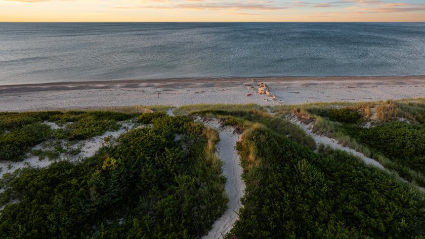 Set on more than 30 acres along Cape Cod Bay, Sunset Farm is a - photo 8