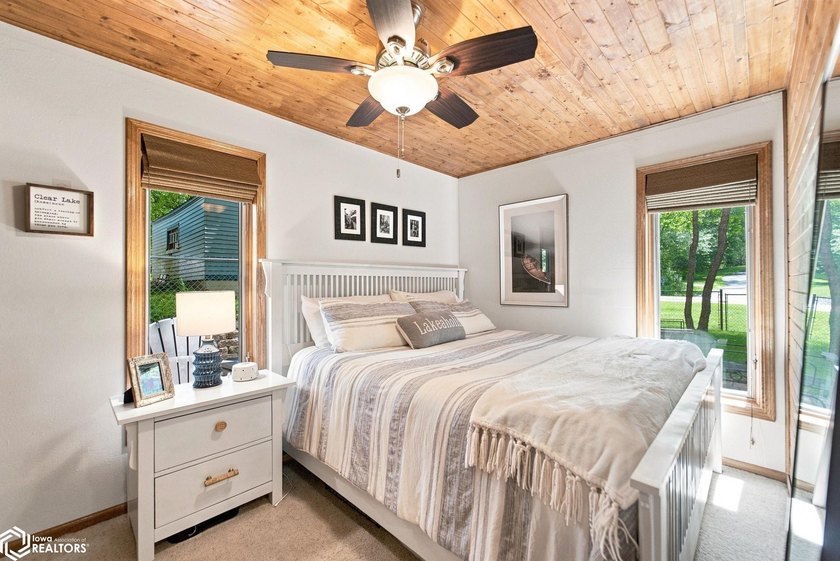 WELCOME TO YOUR PERFECT CLEAR LAKE GETAWAY!! Built in 2005, this - photo 14