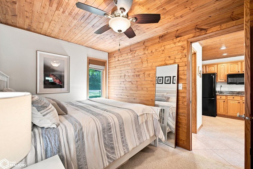 WELCOME TO YOUR PERFECT CLEAR LAKE GETAWAY!! Built in 2005, this - photo 16