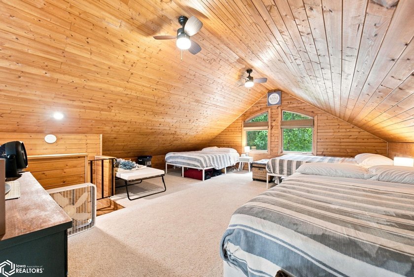 WELCOME TO YOUR PERFECT CLEAR LAKE GETAWAY!! Built in 2005, this - photo 20