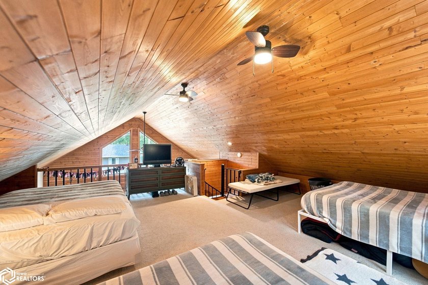 WELCOME TO YOUR PERFECT CLEAR LAKE GETAWAY!! Built in 2005, this - photo 22