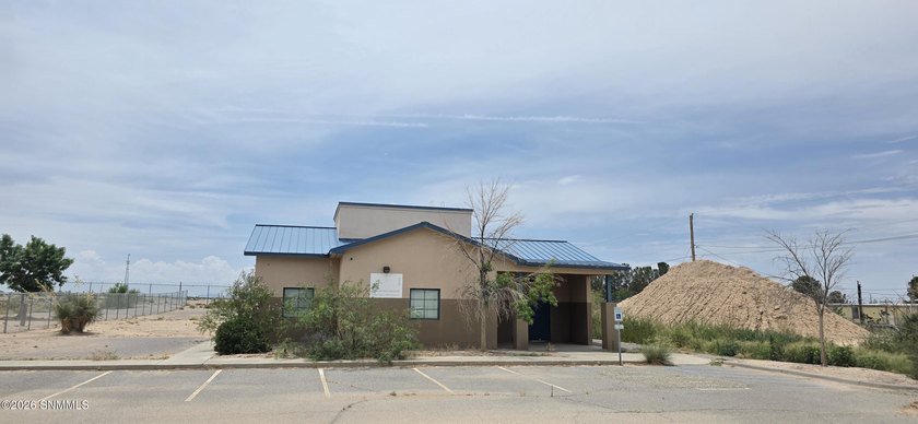 Well appointed multi use commercial building on a completed - photo 3