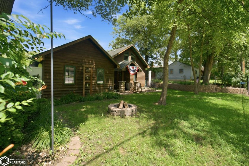 WELCOME TO YOUR PERFECT CLEAR LAKE GETAWAY!! Built in 2005, this - photo 34